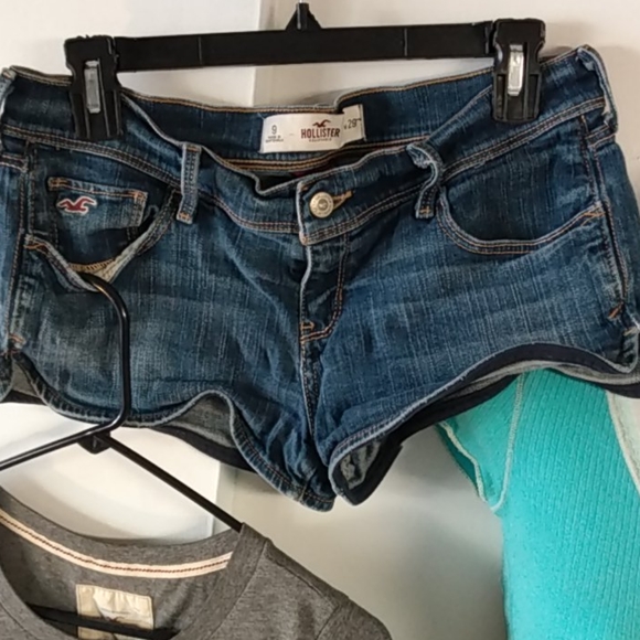 Hollister  Tee Shirt and Shorts Collaboration Combo - Picture 3 of 11